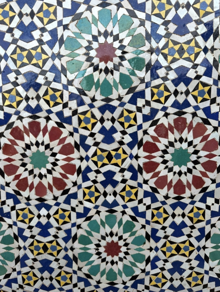 Zellige tradicional en la medina de Fez, Marruecos
